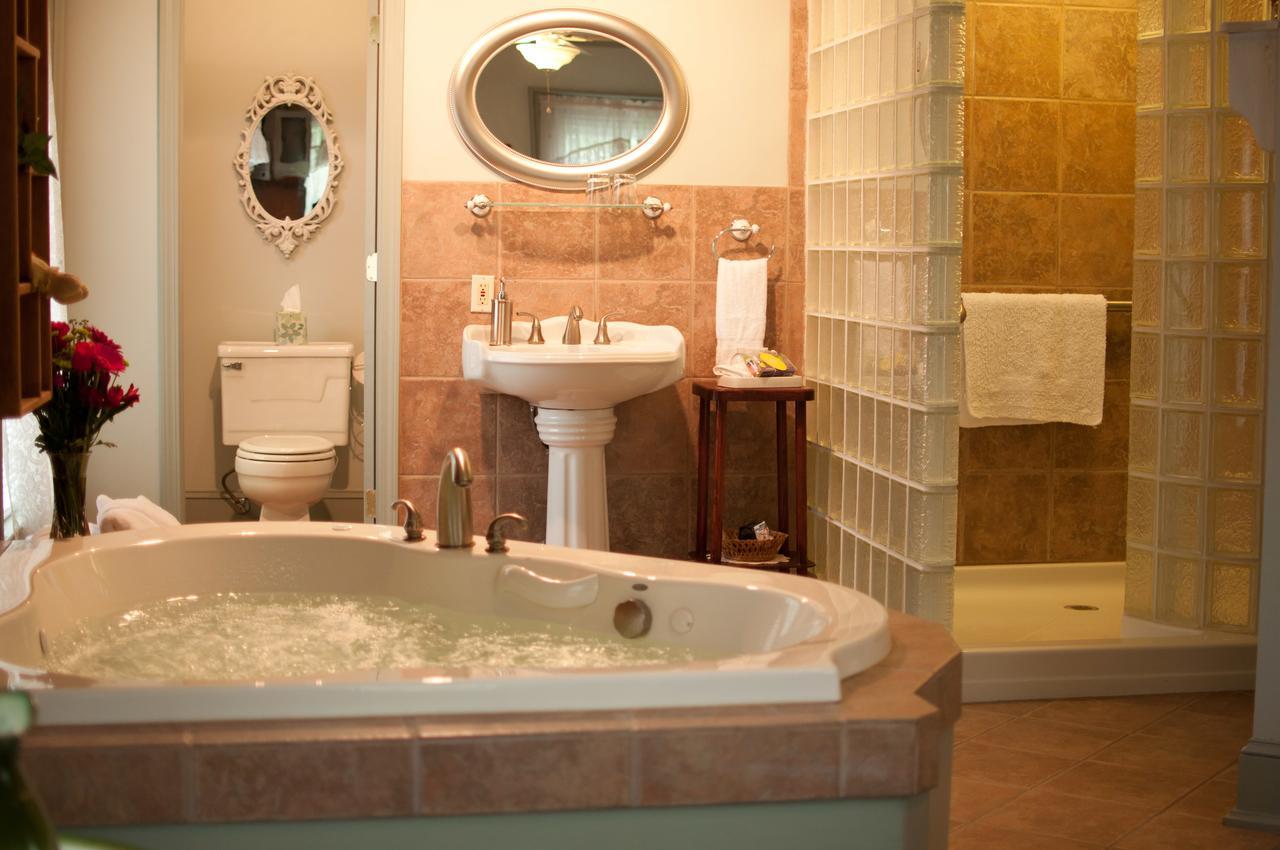 Main Street Inn Parkville エクステリア 写真